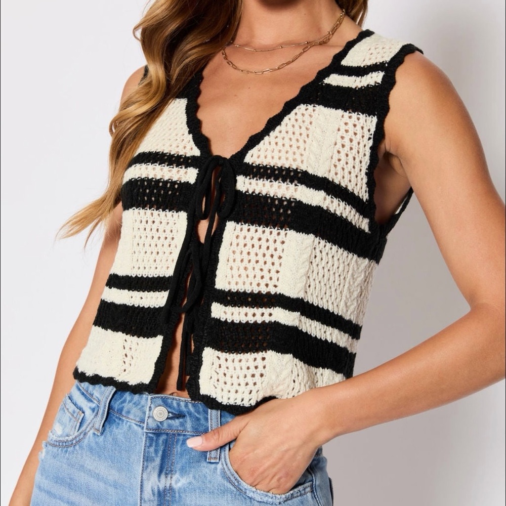 Vici Meghan Knit Sleeveless Sweater